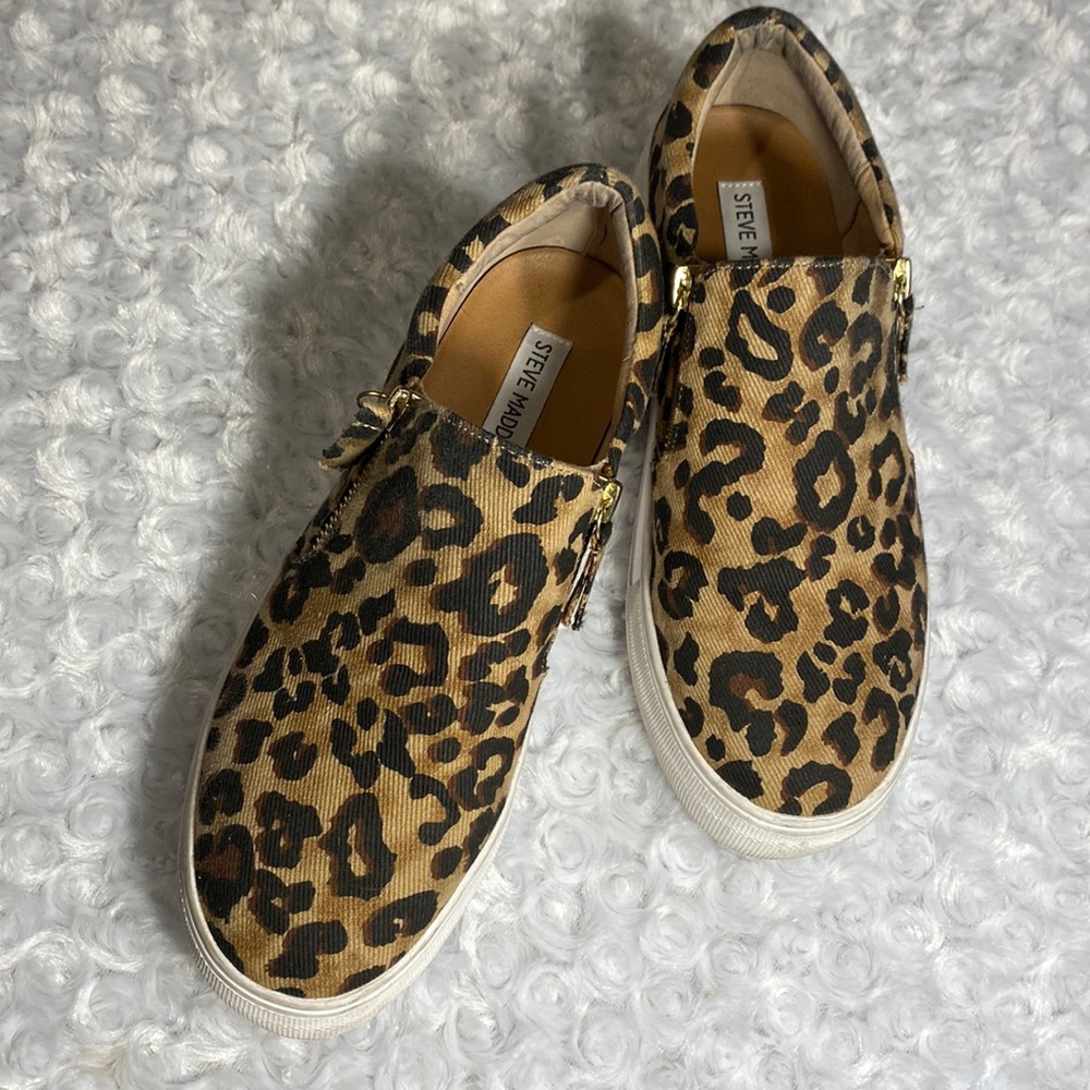 Steve Madden slip on sneakers leopard print size 8 Glaammar - zippers both sides - Picture 1 of 6